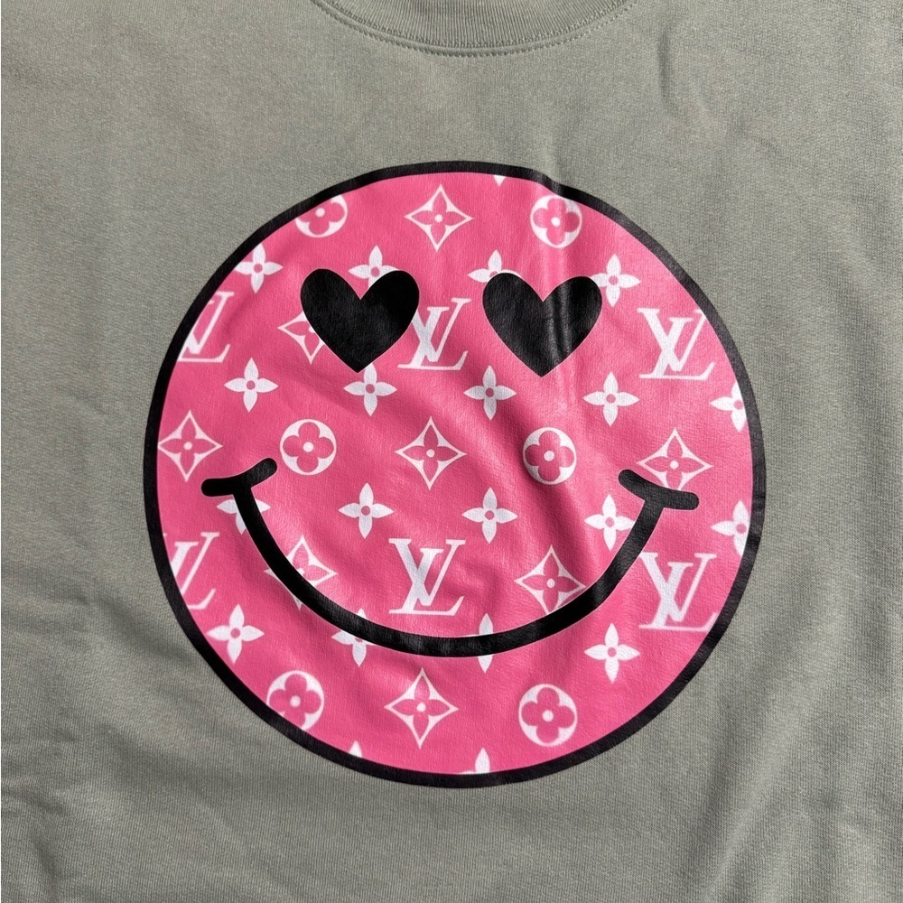 Hanes sage Green Sweatshirt with Pink design Smiley - Picture 3 of 7